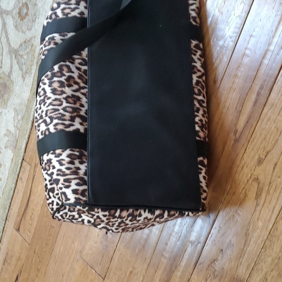 Juicy Couture Leopard Print Weekender Travel Duffel Bag - Picture 8 of 14